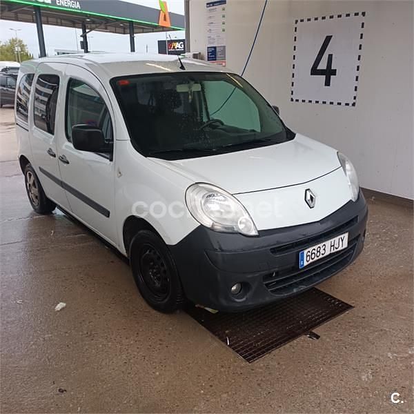 Usado Renault Kangoo Dynamique 85 CV (62 kW) 2012 Blanco Monovolumen