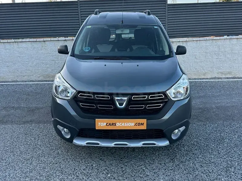 Usado Dacia Dokker Stepway 90 CV (66 kW) 2018 Gris / plata Monovolumen