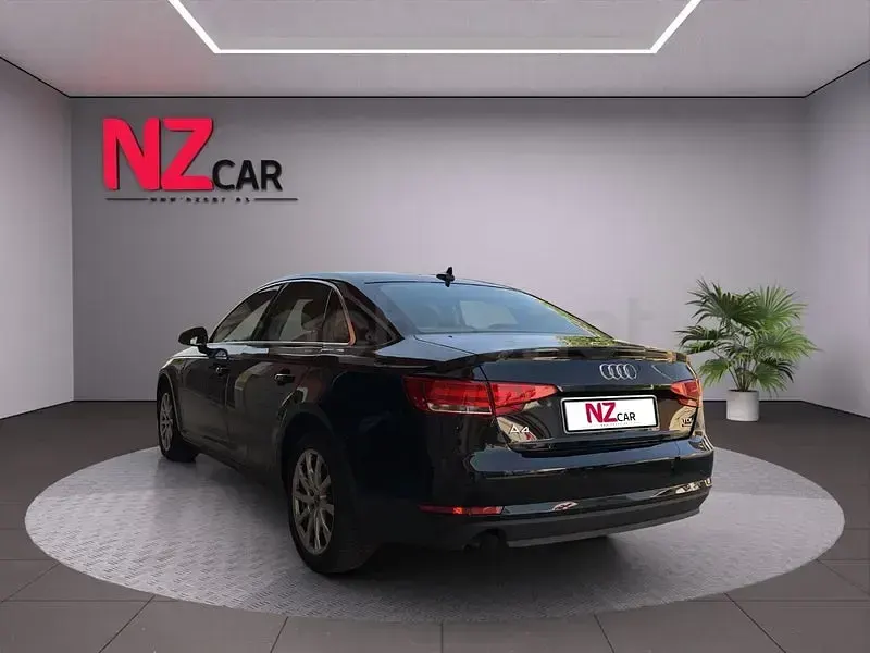 Usado Audi A4 Sport 150 CV (110 kW) 2016 Negro Berlina