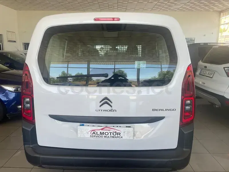 Usado Citroën Berlingo Feel 102 CV (75 kW) 2024 Blanco Monovolumen