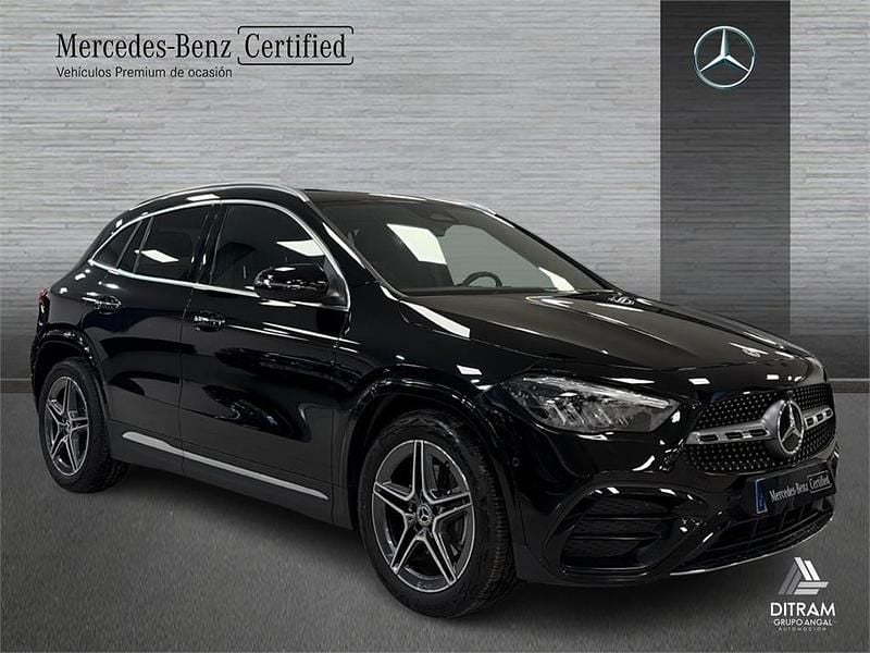 Usado Mercedes GLA200 163 CV (119 kW) 2025 Negro noche SUV
