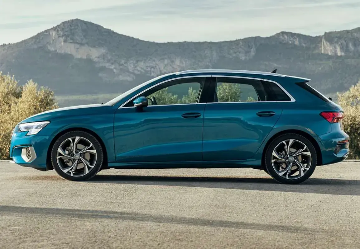 Usado Audi A3 Sportback S-Line 150 CV (110 kW) 2023 Gris Utilitario