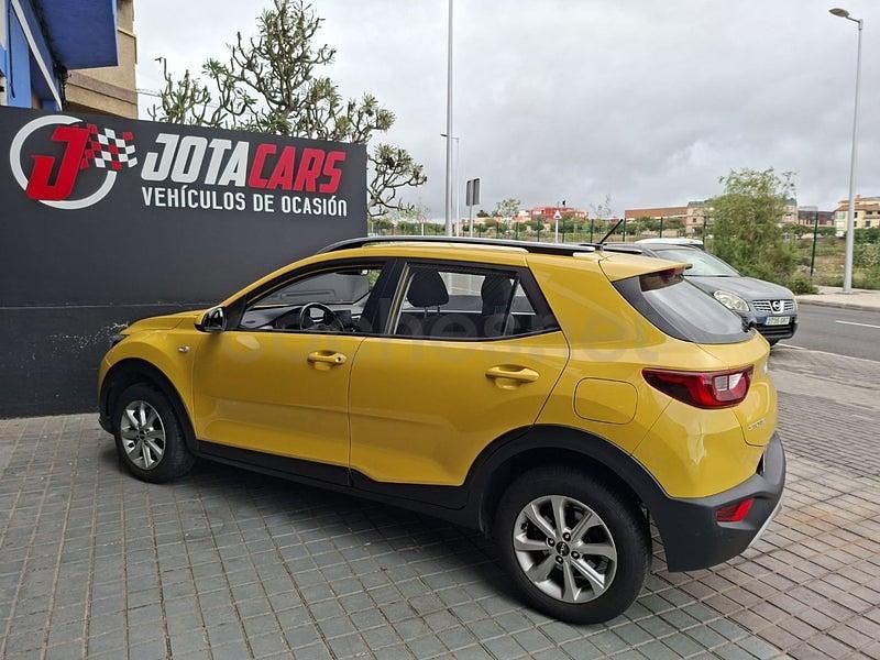 Usado Kia Stonic 84 CV (61 kW) 2023 Amarillo SUV