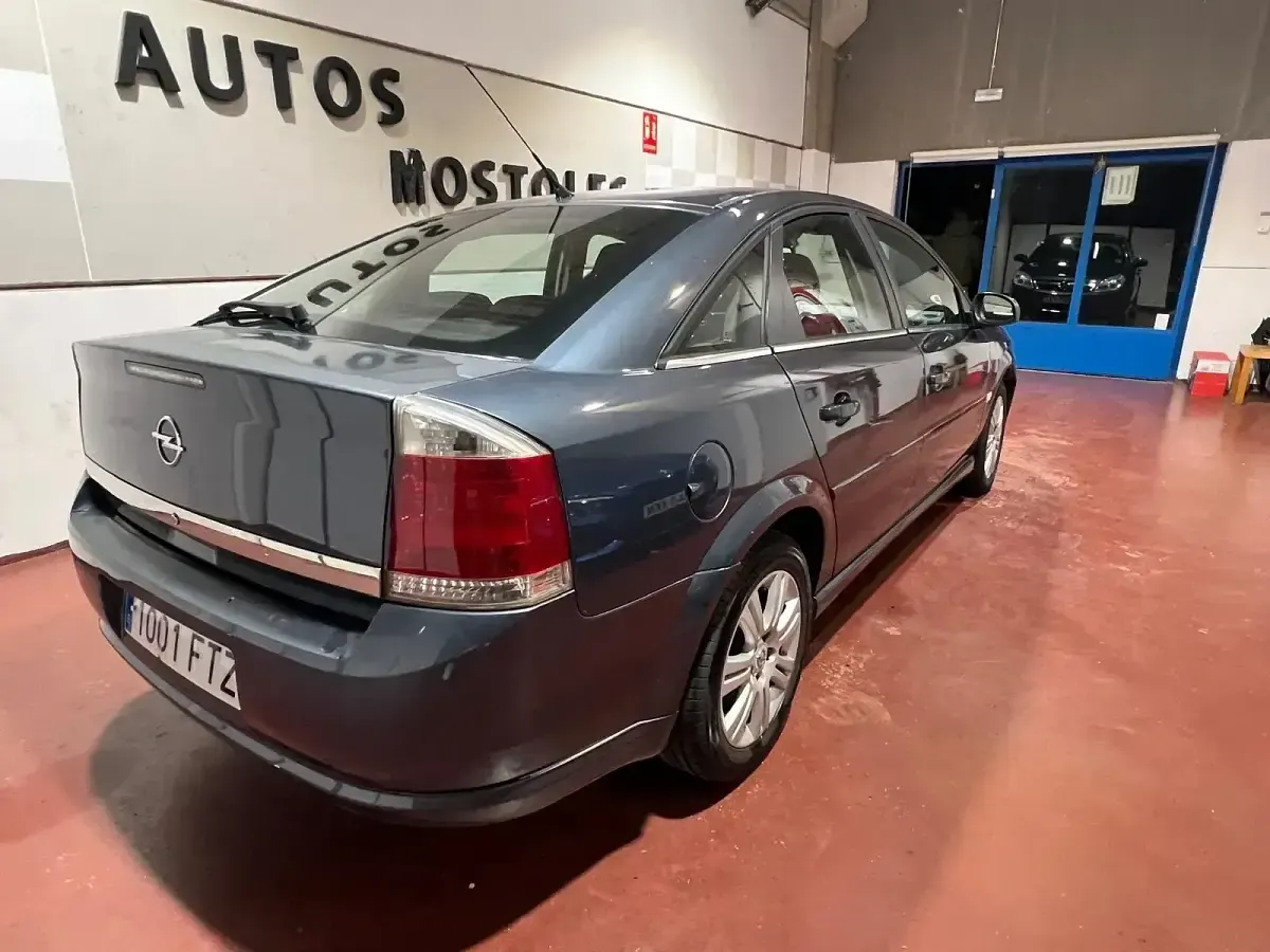 Usado Opel Vectra Cosmo 149 CV (109 kW) 2007 Gris Berlina