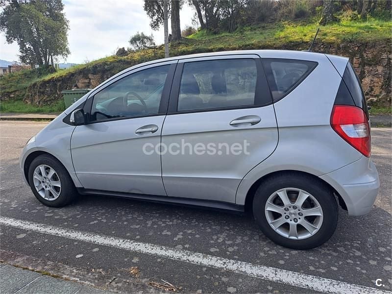 Usado Mercedes A200 Avantgarde 140 CV (102 kW) 2012 Gris / plata Utilitario