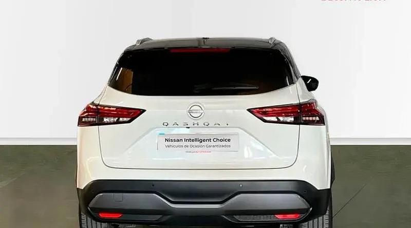Usado Nissan Qashqai Pack 140 CV (102 kW) 2023 Lunar white midnight black n SUV