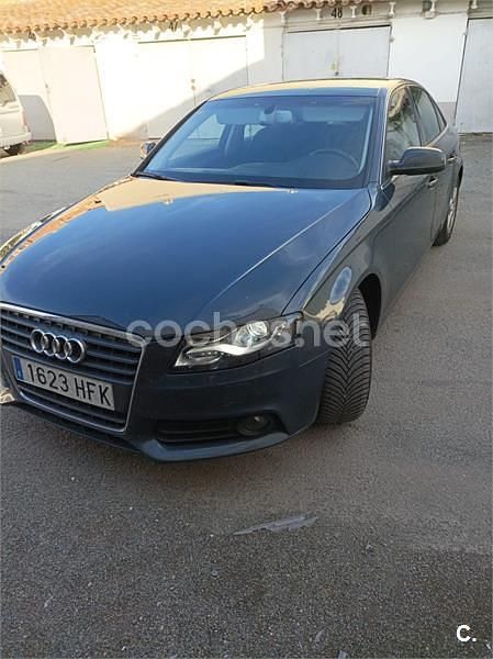 Usado Audi A4 120 CV (88 kW) 2011 Negro Berlina