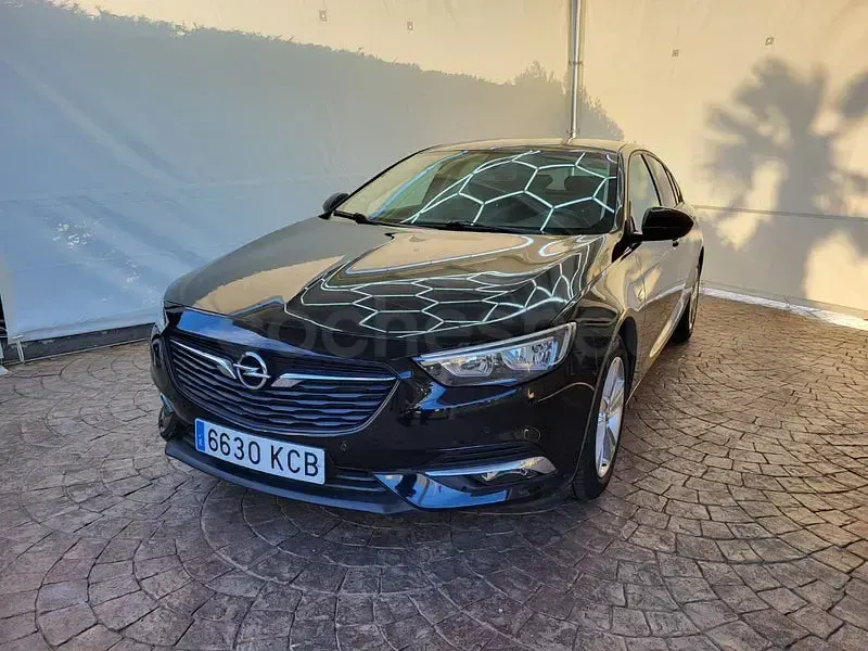 Usado Opel Insignia Selective 140 CV (102 kW) 2017 Negro Berlina