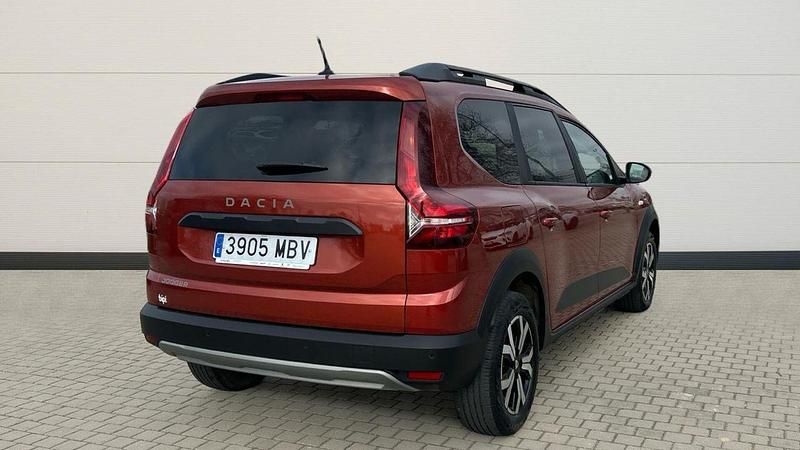Usado Dacia Jogger Comfort 110 CV (80 kW) 2022 Marrón Monovolumen