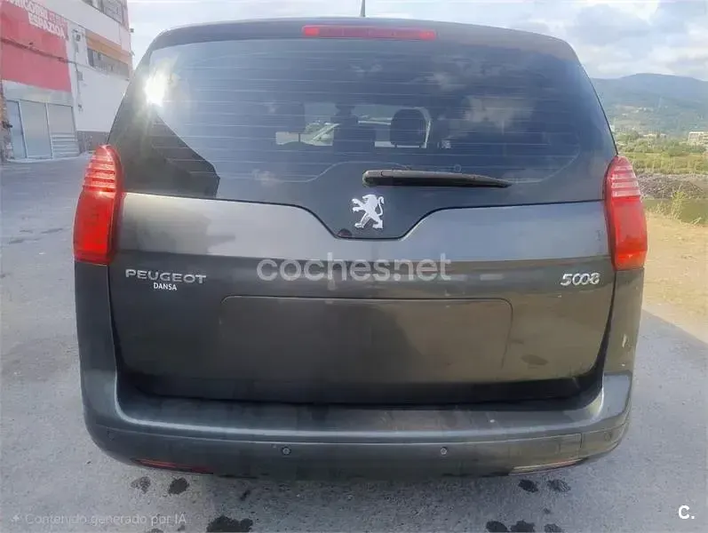 Usado Peugeot 5008 Allure 115 CV (84 kW) 2013 Negro Monovolumen