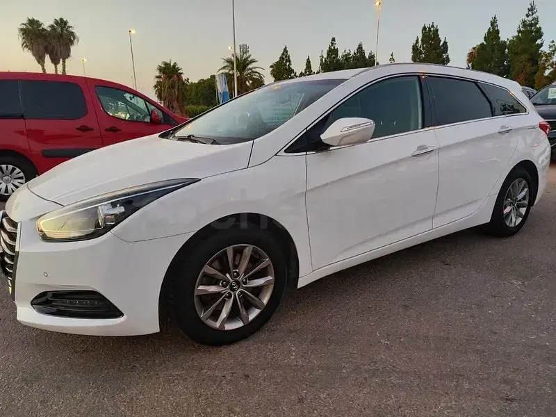 Usado Hyundai i40 115 CV (84 kW) 2016 Blanco Familiar
