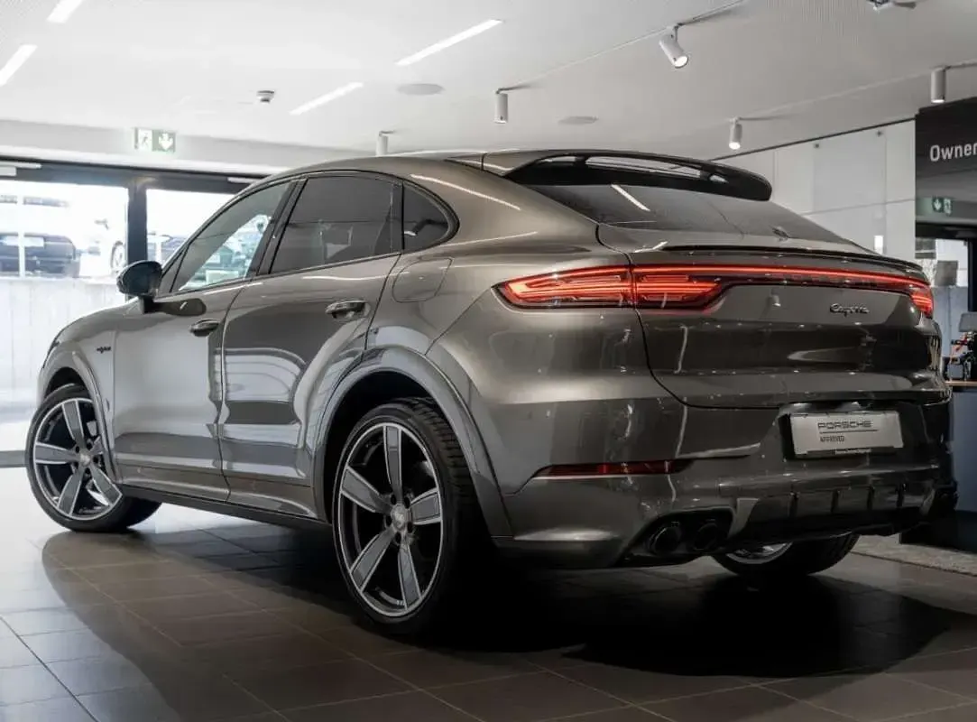 Usado Porsche Cayenne Platinum Edition 462 CV (339 kW) 2022 Gris SUV