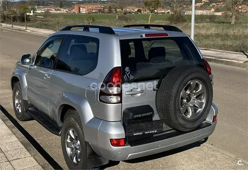 Usado Toyota Land Cruiser 173 CV (127 kW) 2008 Gris / plata SUV
