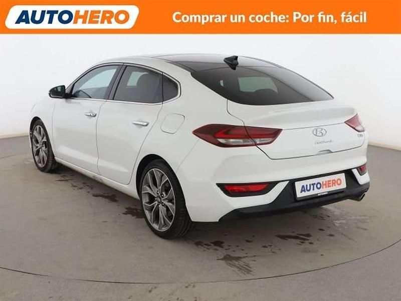 Usado Hyundai i30 Style 140 CV (102 kW) 2018 Blanco Familiar