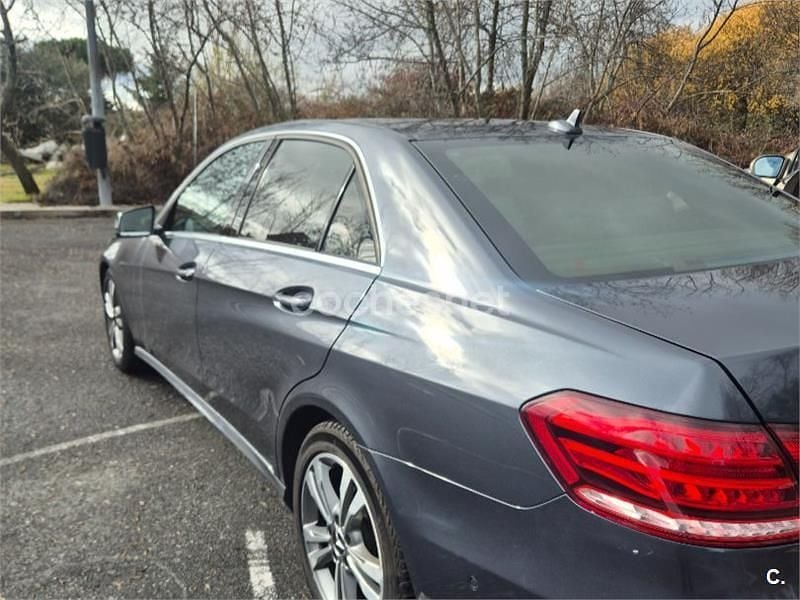 Usado Mercedes E200 Avantgarde 136 CV (100 kW) 2016 Gris / plata Berlina