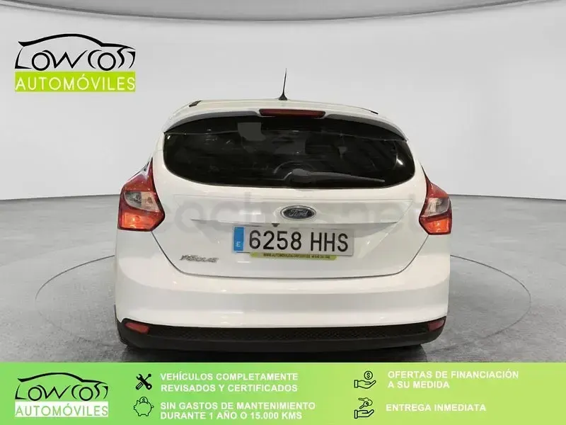 Usado Ford Focus Trend 105 CV (77 kW) 2011 Blanco Berlina