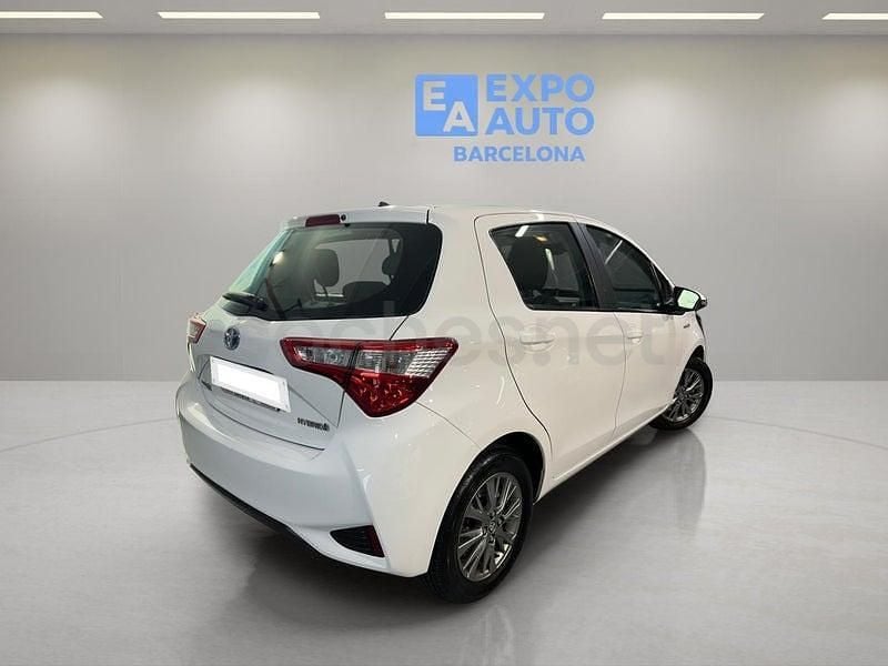 Usado Toyota Yaris Hybrid 100 CV (73 kW) 2017 Blanco Berlina
