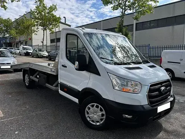 Usado Ford Transit 131 CV (96 kW) 2021 Blanco Berlina