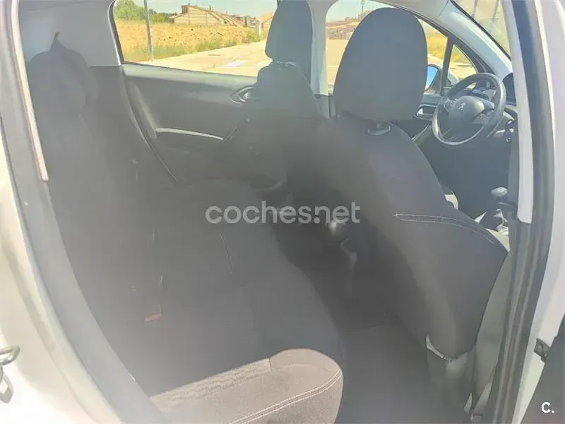 Usado Peugeot 208 Style 75 CV (55 kW) 2017 Blanco Utilitario