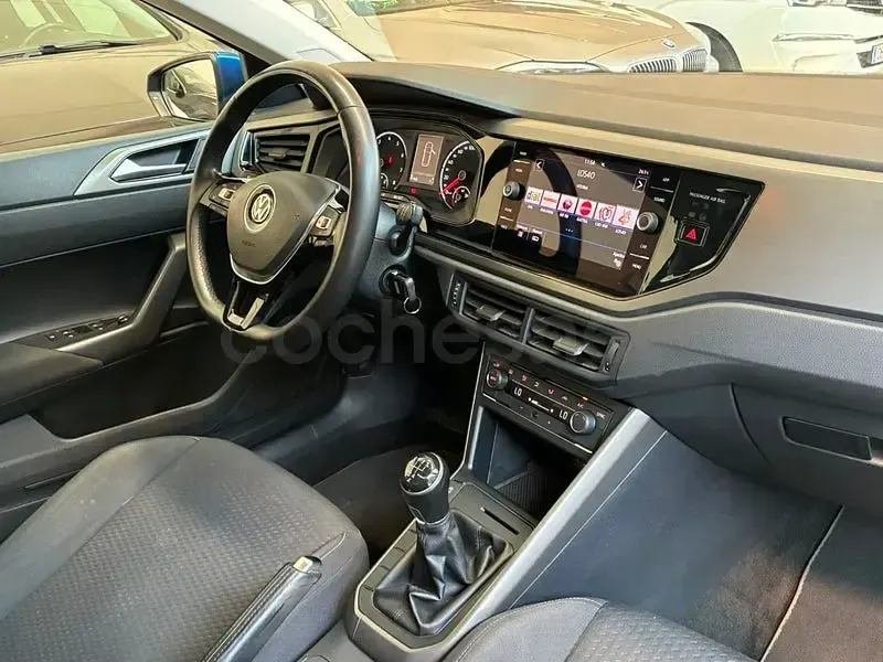 Usado VW Polo Advance 95 CV (69 kW) 2018 Azul Utilitario
