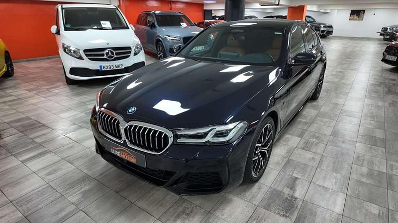 Usado BMW 545e M Sport 394 CV (289 kW) 2022 Azul Berlina