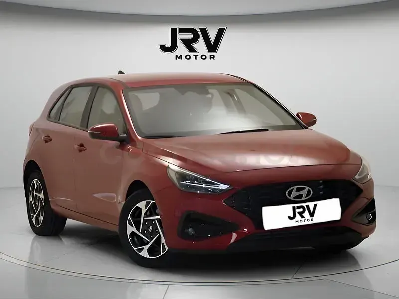 Usado Hyundai i30 100 CV (73 kW) 2025 Rojo Berlina
