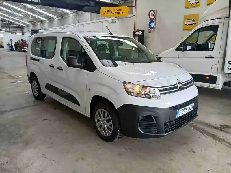 Usado Citroën Berlingo Feel 110 CV (80 kW) 2023 Blanco Monovolumen