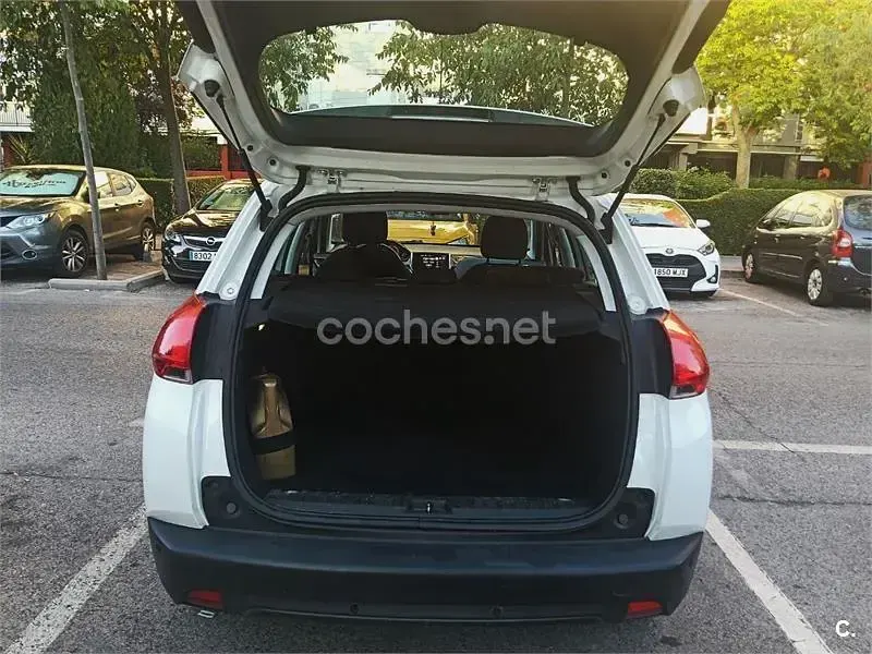Usado Peugeot 2008 Active 100 CV (73 kW) 2015 Blanco SUV