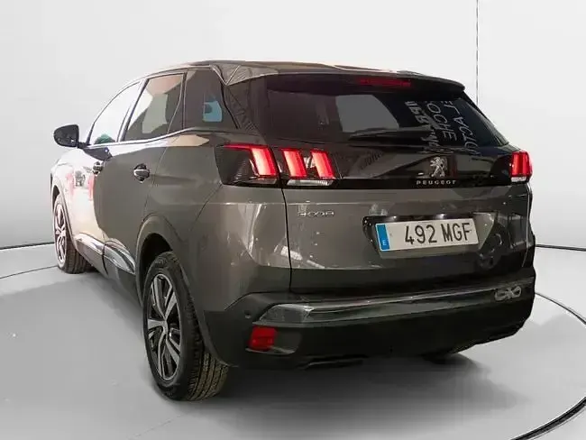 Usado Peugeot 3008 Allure 131 CV (96 kW) 2023 Gris SUV