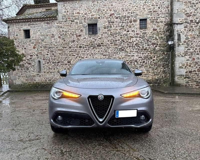 Usado Alfa Romeo Stelvio Executive 209 CV (153 kW) 2019 Gris SUV