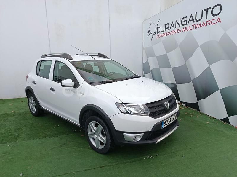 Usado Dacia Sandero Stepway 90 CV (66 kW) 2015 Blanco Berlina