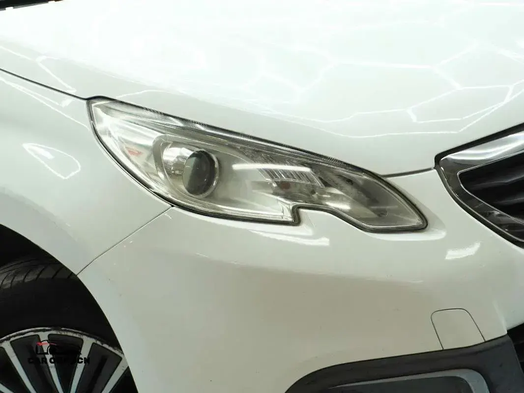 Usado Peugeot 2008 Active 82 CV (60 kW) 2015 Blanco SUV