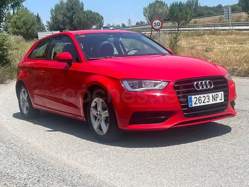 Usado Audi A3 Attraction 180 CV (132 kW) 2015 Rojo Berlina