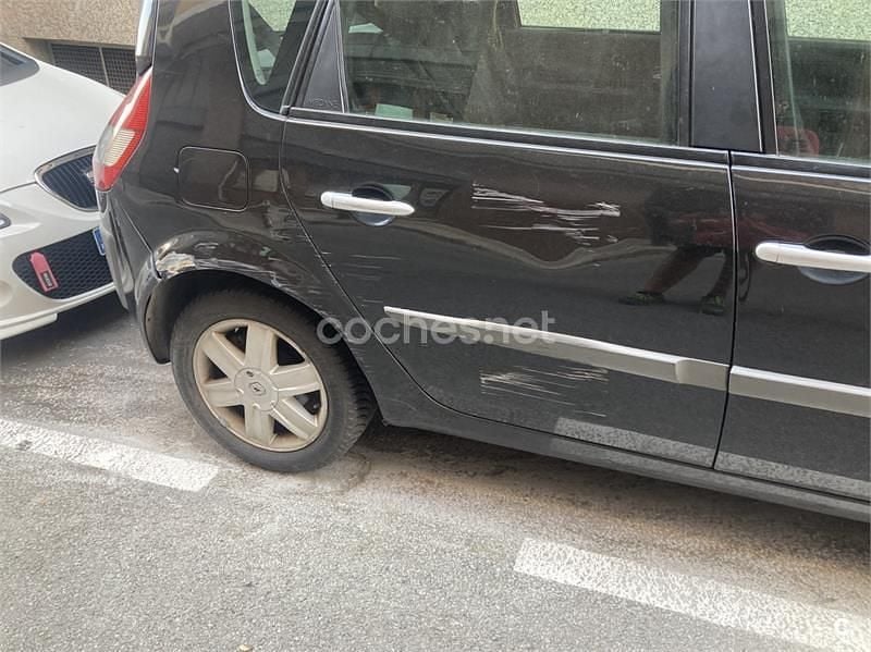 Usado Renault Scénic II Dynamique 105 CV (77 kW) 2005 Negro Monovolumen