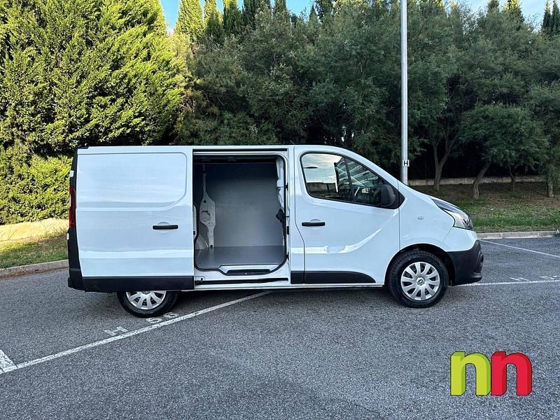 Usado Renault Trafic 120 CV (88 kW) 2021 Blanco Monovolumen