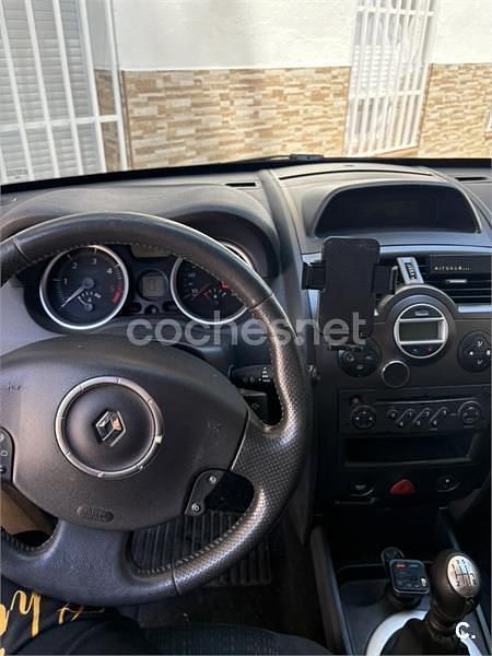 Gris / plata Usado 2006 Renault Mégane GrandTour Dynamique Familiar | 1700 € (Buen precio) - Imagen 1/1