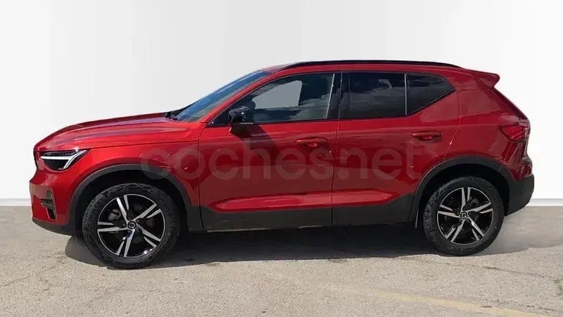 Usado Volvo XC40 Plus 163 CV (119 kW) 2024 Rojo SUV