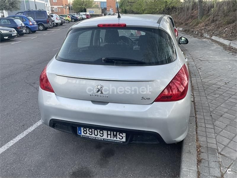Usado Peugeot 308 Access 98 CV (72 kW) 2012 Gris / plata Berlina