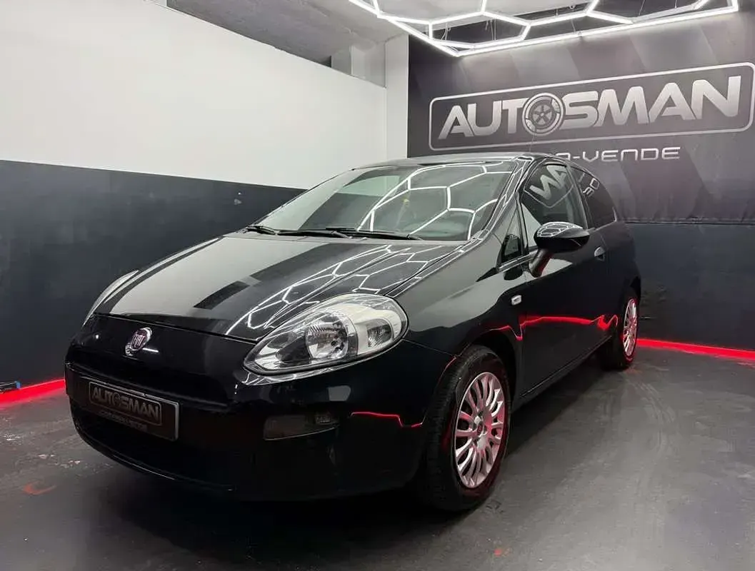 Usado Fiat Punto Pop 69 CV (50 kW) 2015 Negro Utilitario