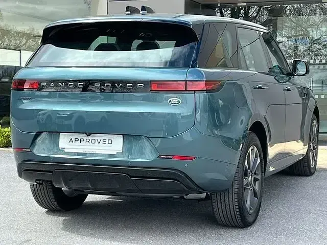 Usado Land Rover Range Rover Sport SE Dynamic 300 HP (220 kW) 2024 Verde SUV