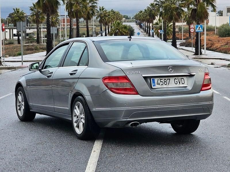 Usado Mercedes C220 Edition 170 CV (125 kW) 2011 Gris / plata Berlina