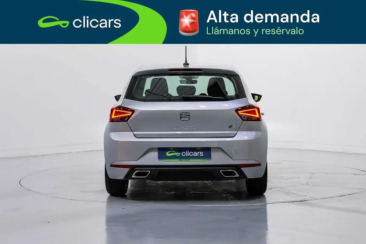 Usado Seat Ibiza FR 110 CV (80 kW) 2023 Plateado Utilitario