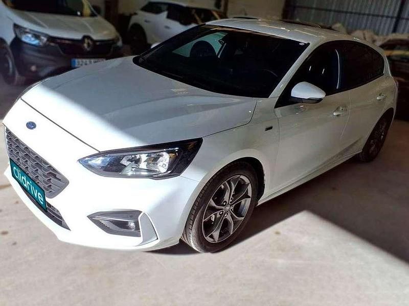 Usado Ford Focus ST-Line 125 CV (91 kW) 2021 Blanco Berlina