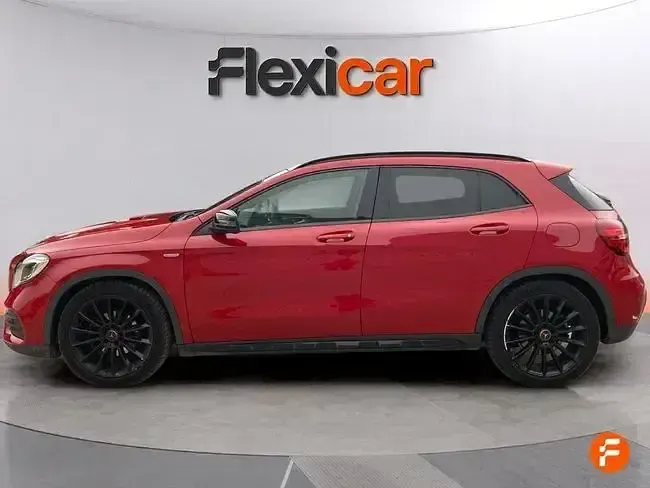 Usado Mercedes GLA180 122 CV (89 kW) 2020 Rojo SUV