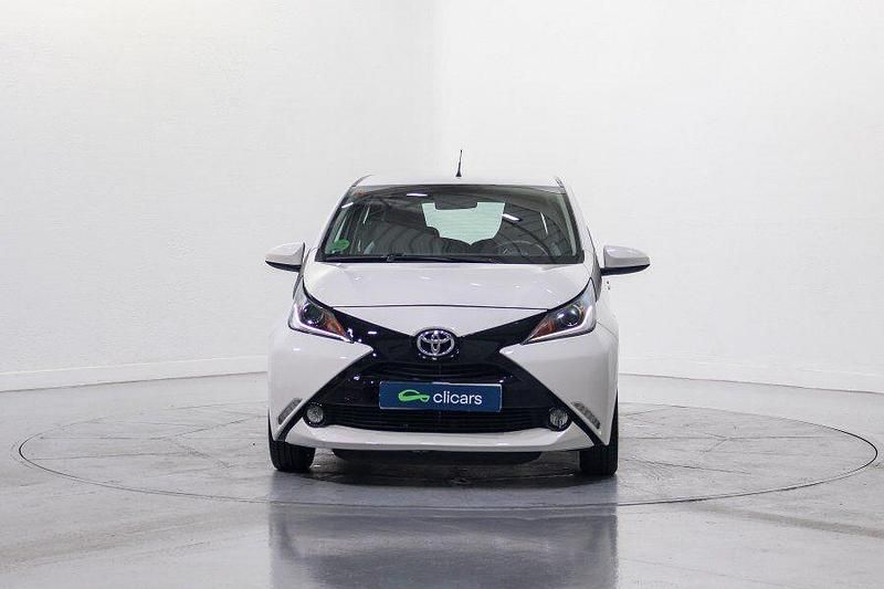 Usado Toyota Aygo X-cite 72 CV (52 kW) 2016 Blanco Utilitario
