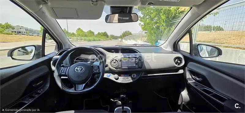 Usado Toyota Yaris Hybrid Active 100 CV (73 kW) 2018 Blanco Berlina