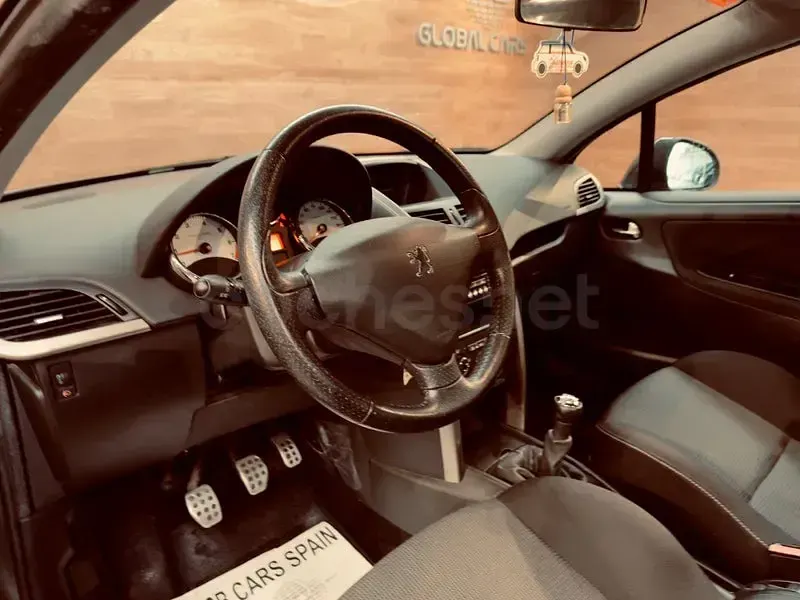 Usado Peugeot 207 CC 120 CV (88 kW) 2010 Gris / plata Descapotable