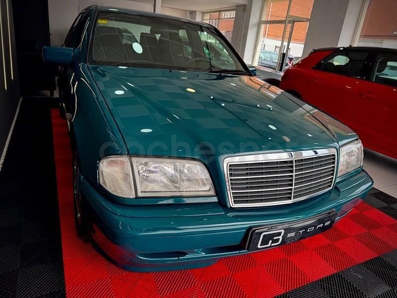 Usado Mercedes C180 122 CV (89 kW) 1998 Verde Berlina