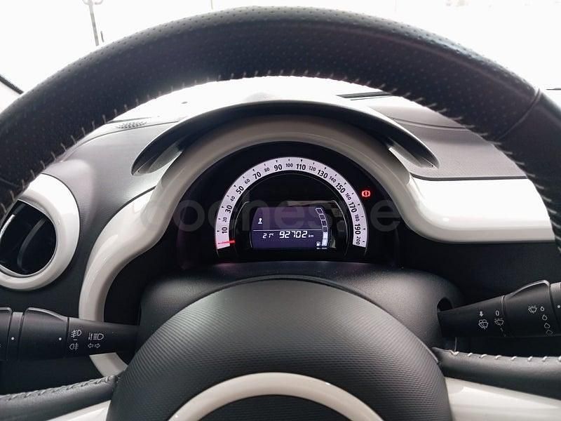 Usado Renault Twingo Zen 90 CV (66 kW) 2019 Rojo Utilitario