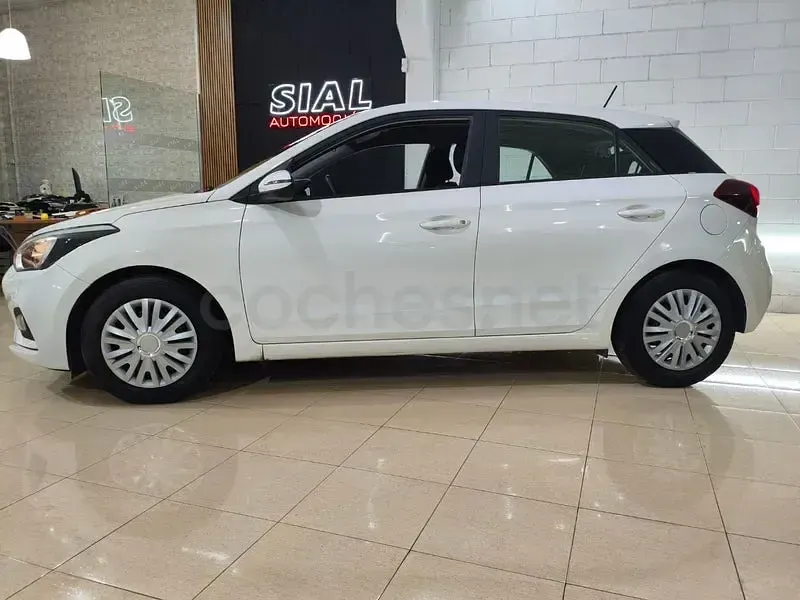Usado Hyundai i20 84 CV (61 kW) 2019 Blanco Utilitario
